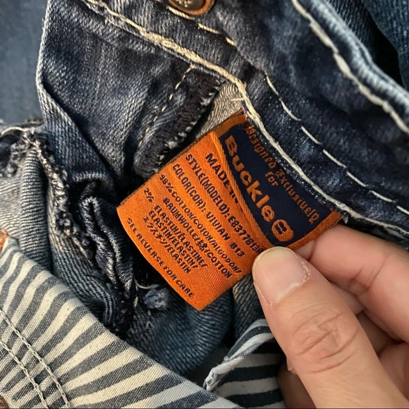 ROCK REVIVAL Vivian Boot Embellished Distressed Jeans Size 26 - Picture 4 of 10